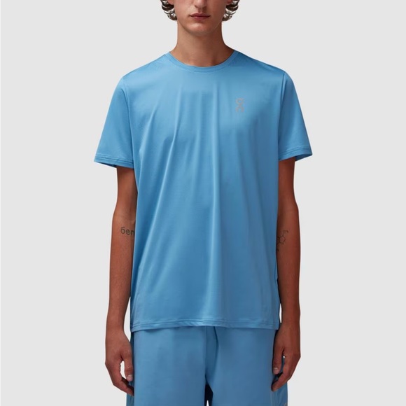 ON RUNNING Core-T Blue Athletic T-Shirt RUN ON CLOUDS size XXL - Picture 1 of 2